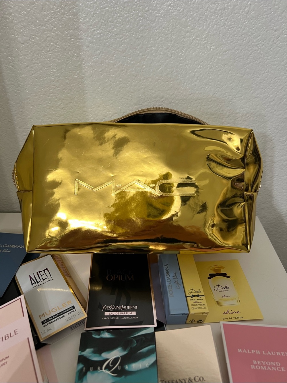 Mac new makeup bag + 23 samples - Picture 9 of 9